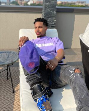 Christian Banks Instagram - Male, 6’1,  Leo, Favorite color 😈 

_

💜