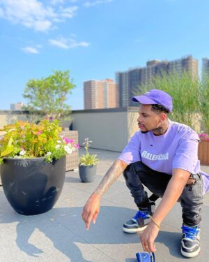 Christian Banks Instagram - Male, 6’1,  Leo, Favorite color 😈 

_

💜