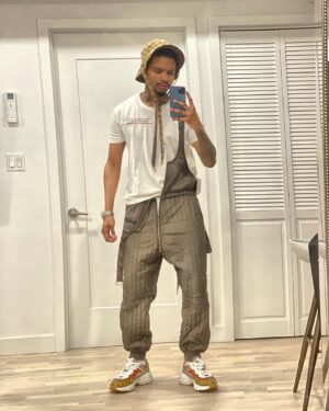 Christian Banks Instagram - He doing good 👍😊 
Feet’s is nice, he look nice , hair good, nails is good … everything good.