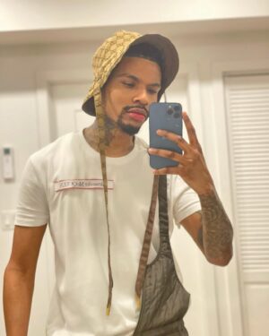 Christian Banks Instagram - He doing good 👍😊 
Feet’s is nice, he look nice , hair good, nails is good … everything good.