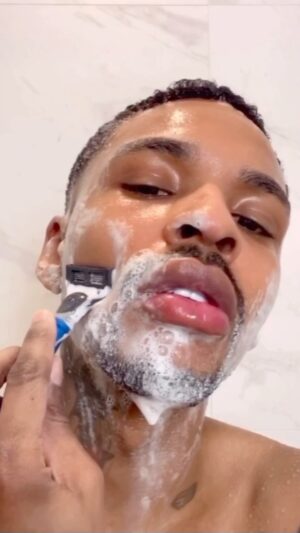 Christian Banks Instagram - 5 Amazon Beauty Must Haves! 

1. True Glow ConAir Scrub Tool 

2. @Harry’s Shaving Razor 

3. @ActiveWow Charcoal Powder 

4. Superberry Dream Glow Mask 

5. Glow Ball Face Massagers