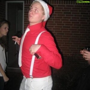 Christian Bonde Instagram - Rigtig glædelig 1. december🎄🎅🏻
(Opslaget er bragt i samarbejde med 2008 og Horsens)