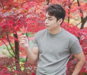 Christian Burgos Instagram - Bien, disfrutando el otoño 🍁🧡