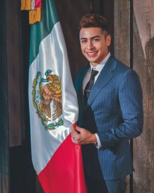 Christian Burgos Instagram - Foto con la novia 🇲🇽🔥🔥🔥