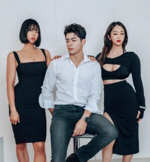 Christian Burgos Instagram - 🔥🔥🔥
Con mis dos creadoras 🙌

나의 피트니스 버전을
만들어주신 든든한 쌤들 👏