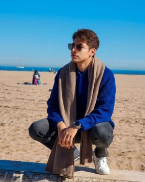 Christian Burgos Instagram - Con ropa porque se espantan 🤷
