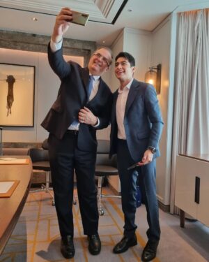 Christian Burgos Instagram - Con el experto en selfies 👏👏 
¡Nos vemos en México en Agosto! 🔥🇲🇽