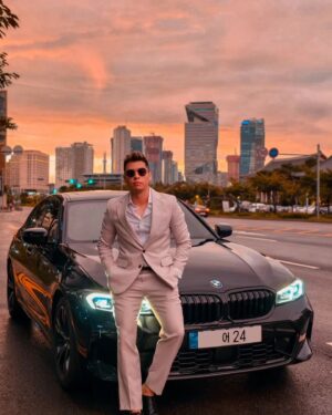 Christian Burgos Instagram - 🎂 Felices 30, cabrón.

Te lo mando desde el futuro, para que puedas llegar aquí donde me la estoy pasando de poca madre.

Atte. Christian de 40 años