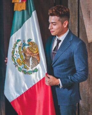 Christian Burgos Instagram - Foto con la novia 🇲🇽🔥🔥🔥