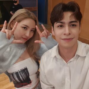 Christian Burgos Instagram - 주변에 좋은 사람 많아야 
더 좋은 사람 만나게 된다네

Ya puedo morir en paz jaja 😌🤍