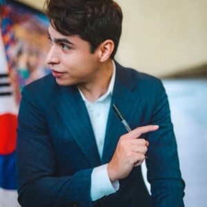 Christian Burgos Instagram - Sigo sin creer todo lo que pasó en solo un mes de vuelta en casa ❤️🇲🇽