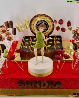 Christian Escribà Instagram - Pastis del 50è Aniversari de la Sandra! 💃🏻🪩💃🏻🎂💃🏻Tota una ballarina! Encarrega el pastís d’aniversari a les nostres botigues!

¡Pastel del 50 Aniversario de Sandra! 💃🏻🪩 💃🏻🎂💃🏻Toda una bailarina! ¡Encarga la tarta de cumpleaños en nuestras tiendas!

#aniversario #pasteldecumpleaños #pastisaniversari #barcelona #pastel #pastis #studio54 @patschmidtcakes @polescriba #pastisseriaescriba #christianescriba #50s #regalo #regal #present #birthday #happybirthday #sandra