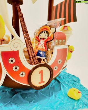 Christian Escribà Instagram - Mona One Piece reproduïnt el “Thousand Sunny”  en xocolata. Especial per a tots els super fans del Manga! ☠️🍫🏴‍☠️🤓

Mona One Piece reproduciendo el “Thousand Sunny” en chocolate. ¡Especial para todos los super fans del Manga! ☠️🍫🏴‍☠️🤓

@polescriba @patschmidtcakes #onepiece #goingmerry #manga #barco #mona #tradicio #chocolate #easter #pascua #pasqua #barcelona #xocolata #pastisseriaescribà #christianescribà @escriba1906 #thousandsunny #nakama
