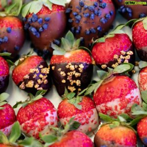 Christian Escribà Instagram - Taula dolça per event corporatiu al @macba_barcelona amb petit fours, rebosteria i maduixes amb xocolata! 🍓🍫🧁🎂

Mesa dulce para evento corporativo en el @macba_barcelona con petit fours, repostería y fresas con chocolate! 🍓🍫🧁🎂

@larocavillage #macba #barcelona @polescriba @laia1705 @ioiu133 #reposteria #dulce #museo #mesadulce #sweettable #tauladolça @patschmidtcakes #sweet #dulce #maduixes #strawberries