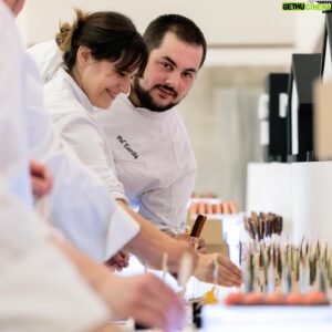 Christian Escribà Instagram - Taula dolça per event corporatiu al @macba_barcelona amb petit fours, rebosteria i maduixes amb xocolata! 🍓🍫🧁🎂

Mesa dulce para evento corporativo en el @macba_barcelona con petit fours, repostería y fresas con chocolate! 🍓🍫🧁🎂

@larocavillage #macba #barcelona @polescriba @laia1705 @ioiu133 #reposteria #dulce #museo #mesadulce #sweettable #tauladolça @patschmidtcakes #sweet #dulce #maduixes #strawberries