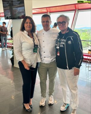 Christian Escribà Instagram - Al GP F1 a @circuitdebcncat presentant en primicia mundial el Pastis amb pantalles LED corves amb l’equip de @lightsoundgroup. Gràcies a l’equip de @foodandmambo i de @disfrutarbcn 🏎️🎂🏎️🎂🏎️🎂

En el GP F1 en @circuitdebcncat presentando en primicia mundial el Pastis con pantallas LED curvas con el equipo de @lightsoundgroup. Gracias al equipo de @foodandmambo y de @disfrutarbcn 🏎️🎂🏎️🎂🏎️🎂

#gpf1barcelona #barcelona #formula1 #ledcake #pastel #celebracion #techcake #christianescriba #escriba #pastisseriaescriba #cars #technology #celebration #corporate #events