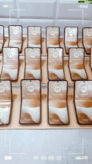 Christian Escribà Instagram - Projecte per al #mwc2024 amb @motorola replicant en xocolata 250 Motorola RAZR 40 ULTRA amb caixa personalitzada. 📱🍫😉

Proyecto para el #mwc2024 con @motorola replicando en chocolate 250 Motorola RAZR 40 ULTRA con caja personalizada. 📱🍫😉

#barcelona #mwcbarcelona @polescriba @patschmidtcakes #chocolate #motorola #razr40ultra😛 #xocolata #gadget #chocolateart #pastisseriaescriba #sweet #mobile #chocolatefigure