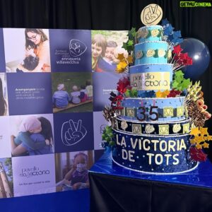 Christian Escribà Instagram - Gran nit ahir amb el pastis per la @fundaciovillavecchia amb @sitacarter i tot l’equip. Un plaer poder participar. ✌️LA VICTORIA DE TOTS 💕

Gran noche ayer con el pastel por @fundaciovillavecchia con @sitacarter y todo el equipo. Un placer poder participar. ✌️LA VICTORIA DE TODOS 💕