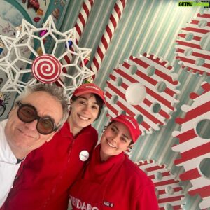 Christian Escribà Instagram - Nova temporada @parctibidabo ! Inaugurem avui! Reabertura! Novetats! 🎡🧁🎠 🧇🎢 🍫 Us hi esperem 🤓

¡Nueva temporada! ¡Inauguramos hoy! ¡Reabertura! ¡Novedades! 🎡🧁🎠🧇🎢🍫 Os esperamos 🤓

@escribadreams @patschmidtcakes @polescriba #barcelona #tibidabo #apertura #pasteleria #pastisseria #dolços #dulces #sweet #gofres #mochis