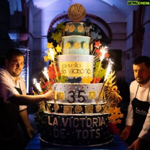 Christian Escribà Instagram - Gran nit ahir amb el pastis per la @fundaciovillavecchia amb @sitacarter i tot l’equip. Un plaer poder participar. ✌️LA VICTORIA DE TOTS 💕

Gran noche ayer con el pastel por @fundaciovillavecchia con @sitacarter y todo el equipo. Un placer poder participar. ✌️LA VICTORIA DE TODOS 💕