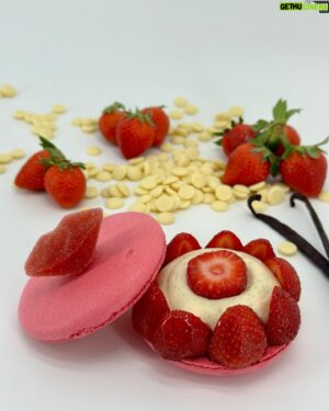 Christian Escribà Instagram - Per totes les mares. Macaron de maduixa amb crema muntada de vainilla amb maduixes del Maresme i llavi de pasta de fruita natural de maduixa. 💕 

Para todas las madres. Macaron de fresa con crema montada de vainilla con fresas del Maresme y labio de pasta de fruta natural de fresa. 💕

#diadelamadre #diadelamare @patschmidtcakes @polescriba @escriba1906 #fresas #maduixes #strawberries #vainilla #postre #desert #barcelona #loveumom #tequieromama #mama #mare #mum #mother
