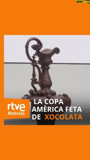 Christian Escribà Instagram - 🍫 El mestre pastisser Christian Escribà, @escriba1906, presenta la mona de la Copa Amèrica, una reproducció fidedigna del trofeu de la competició que Barcelona acollirà aquest estiu

👉 Es tracta d’una escultura de xocolata de 110 centímetres i 30 quilos de pes elaborada gràcies a la tecnologia 3D. Estarà en exposició fins a l’octubre.

#xocolata #copaamerica #escriba #chocolate #rtvecatalunya #rtvenotícies #noticies #actualitat