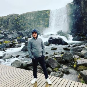 Christian Fuhlendorff Instagram - Mange første gange denne uge. Første gang på Færøerne, første gang i Island og første gang jeg har optrådt med stand up på engelsk. Alle har været kæmpe oplevelser. Tak @thedanishbeard og @henriettethuesen, for dejligt selskab. Også skønt at møde @arieldjarn, þú ert mjög skrítinn maður. P.s ja, der findes en optagelse af mig på engelsk, vurdere lige om det er noget I skal se😂