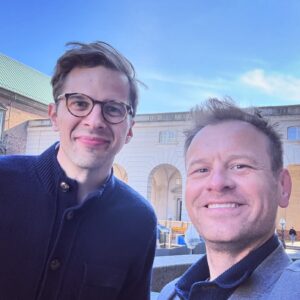 Christian Fuhlendorff Instagram - I dag har jeg gået en tur med @alexvanopslagh og hvis jeg skal tro på tilråbene vi fik undervejs, så er han tilsyneladende vores kommende statsminister. Lyt med når det kommer i “Hva så?!”