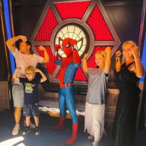 Christian Fuhlendorff Instagram - #reklame. Samarbejde mellem Hva så?! og @disneylandparis. Som lytter af min podcast, kan I ikke have undgået at høre om min tur til #DisneylandParis. Dagens afsnit af Hva så?! er faktisk indspillet i #AvengersCampusParis, hvor jeg gik en tur med min skønne hustru @karina_feldborg_fuhlendorff. Tjek det ud, for du får også at vide i afsnittet hvordan du kan vinde 4 billetter til Disneyland Paris.