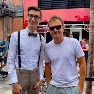 Christian Fuhlendorff Instagram - #reklame. Samarbejde mellem Hva så?! og @disneylandparis. Som lytter af min podcast, kan I ikke have undgået at høre om min tur til #DisneylandParis. Dagens afsnit af Hva så?! er faktisk indspillet i #AvengersCampusParis, hvor jeg gik en tur med min skønne hustru @karina_feldborg_fuhlendorff. Tjek det ud, for du får også at vide i afsnittet hvordan du kan vinde 4 billetter til Disneyland Paris.