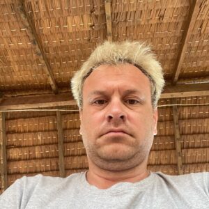 Christian Fuhlendorff Instagram - Får I også en gang i mellem taget et billede af jer selv og glemmer at slette det? Gud… det er jo Karinas vinkel😂