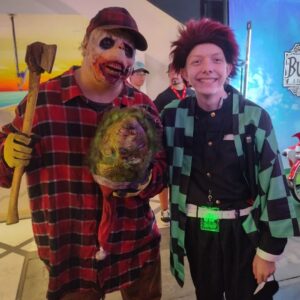 Christian Ganiere Instagram - The Grinch is one of my favorite characters so I thought this cosplay was especially funny! A Who getting revenge on the Grinch. Loved it!!! Do you #cosplay ? Who do you go as? What's your favorite cosplay? I've done a ton!!!
.
.
#boys #actorslife #actor #fun #younghollywood #kidactor #industrykids #hollywoodkids #setlife #youngentertainer #childactor #auditionday #doingme @sdcc2022 @sdccblog