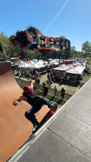 Christian Hosoi Instagram - FINISHED DAY ONE DOING DOUBLES W/ @bennettharada LIVING THE DREAM AND KEEPING IT ALIVE BY STAYING ALIVE!!!! 🎥 @doubleddunc VERT RAMP DEMOS WERE A BLAST!!! @bornfreeshow THANK YOU @vansskate FOR THE INVITE!!!!! TEAM HOSOI REPRESENT @hosoiskateboards #BLESSED #BEYOND #MEASURE ❤️✝️❤️ THANK YOU LORD JESUS!!! 🙏🏽🙏🏽🙏🏽