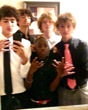 Christian Isaiah Instagram - HOCO 2022….. 💯👊🏾
#squad #hoco #homecoming #party #vibes #friends #fun #highschool