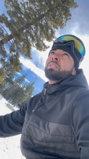 Christian Keyes Instagram - 🙌🏾😂 had one hell of a time in #BigBear this weekend… Between my brother, Purnell and my cousin Lorenzo, I definitely fell the worst😂🤷🏽‍♂️… but, you only live once, and even with all these falls, by the grace of God, nobody was injured… Including that lady that Zo knocked down😂 #WeFallDown #GetInvolved #AllTheQueensMen #ChristianKeyes #Snowboarding