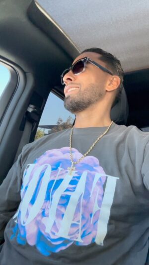 Christian Keyes Instagram - 🍷🔥Excited and ready to hit the #CityWinery with an amazing live band, in both St. Louis and Chicago this week. Monday at the @citywinerystl and Tuesday at @citywinerychi - There are some tickets still available for the show and the meet and greet, on the city-winery website. See y’all there! 🙌🏾🔥 @favorelite_apparel