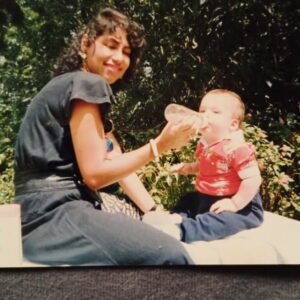 Christian McGaffney Instagram - Café con leche. 
.
Mi mamá siempre echa su cuento sobre la cantidad de veces que le preguntaron si yo era su hijo o si me había adoptado. ¡Y aquí el por qué! Yo era una bola de queso mozzarella y ella una morena bella. 
.
Feliz día, madre! Sigues siendo una morena bella ❤️ hoy te celebro con un café con leche ☕️🥛