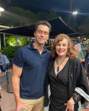 Christian McGaffney Instagram - Aquí va mi intento fallido de tomarme una foto con la reina de las telenovelas. Al menos me dio la cachetada que tanto había esperado. No me he lavado el cachete desde ese día 🥲
.
#TBT