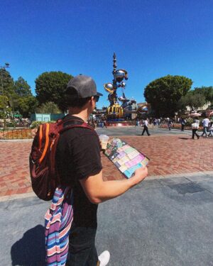Christian McGaffney Instagram - De ayer, de parque, de cumple, de eclipse, de nada. 
.
🫶🏻