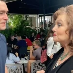Christian McGaffney Instagram - Aquí va mi intento fallido de tomarme una foto con la reina de las telenovelas. Al menos me dio la cachetada que tanto había esperado. No me he lavado el cachete desde ese día 🥲
.
#TBT