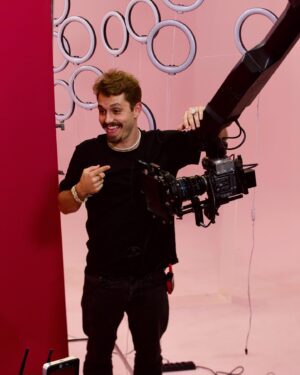 Christian Monassa Instagram - 7 de hoje para @maybellinenybrasil com nosso dreamteam @film_in_ 🔥✨

📸 @_andreneto