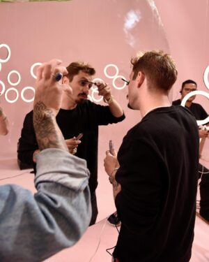 Christian Monassa Instagram - 7 de hoje para @maybellinenybrasil com nosso dreamteam @film_in_ 🔥✨

📸 @_andreneto