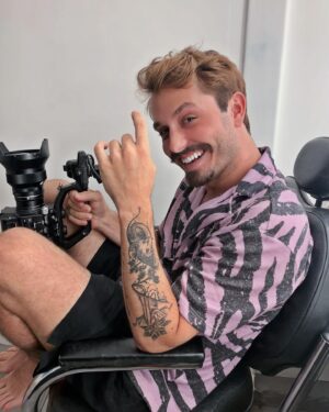 Christian Monassa Instagram - Um diretor c lente Zeiss nova n quer guerra c ngm🍪