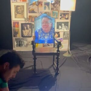 Christian Monassa Instagram - Essa semana se encerrou um trabalho que me lembrou muito o pq comecei a dirigir. O pq resolvi abdicar da carreira de ator para simplesmente contar histórias. O pq passar nove anos, quase uma década, praticamente sem ter férias, mergulhado nesse vício que se tornou o audiovisual. 

Com o fim de “Firmeza no Caos” que é arte desde o seu nascimento, me lembrei de muitas coisas e sobretudo do amor que transborda em mim por fazer o que faço. 

Dentre tantas coisas lindas e absurdas que o mercado audiovisual me fez viver, fechar esse ciclo com o meu aniversário representa pra mim, a manifestação de Deus, na arte. 

A arte Salva. A arte me salvou! E ser artista, como dizia a eterna Camilla Amado, é ser intérprete do ar. Pq dentro do ar, está a consciência, afinal, se perdermos o ar, perdemos a consciência.

Viva o Cinema Nacional! Viva o teatro brasileiro! Viva Camilla Amado! E obrigado aos irmãos e irmãs que se envolveram no projeto, na surpresa e em todas as surpresas que a vida nos traz, dentre elas, dirigir junto da @rafaamado tantas pessoas que significaram tanto na minha vida.

Evoé!!!!