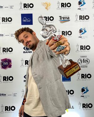 Christian Monassa Instagram - LIBRE in Marrakech venceu como Melhor Web Publicidade em 2022 no @riowebfest e eu gostaria realmente que, se vc leu até aqui, assistisse ao discurso deslizando para o lado o carrossel.

OBRIGADO a todos que se envolveram nesse projeto absolutamente desafiador filmado e fotografado no deserto de Marrocos; pq sem cada um de vcs isso não seria possível 🔥🖤 @marinaruybarbosa @ritapintoseabra @marcelloberg @priscilafilippo @zankersabrina @rachelemontellano @natharaujo @brumonteiros @marcelojarosz @renanspaiva @pedrosales_1 @krisna @goncaloasilva @film_in_ @yslbeauty