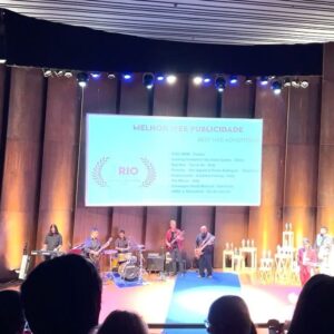 Christian Monassa Instagram - LIBRE in Marrakech venceu como Melhor Web Publicidade em 2022 no @riowebfest e eu gostaria realmente que, se vc leu até aqui, assistisse ao discurso deslizando para o lado o carrossel.

OBRIGADO a todos que se envolveram nesse projeto absolutamente desafiador filmado e fotografado no deserto de Marrocos; pq sem cada um de vcs isso não seria possível 🔥🖤 @marinaruybarbosa @ritapintoseabra @marcelloberg @priscilafilippo @zankersabrina @rachelemontellano @natharaujo @brumonteiros @marcelojarosz @renanspaiva @pedrosales_1 @krisna @goncaloasilva @film_in_ @yslbeauty