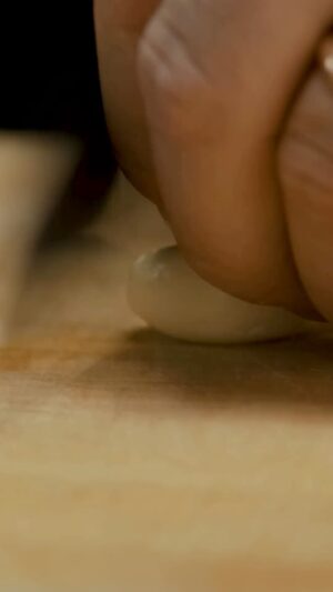 Christian Petroni Instagram - sliced garlic = pennys from heaven

#asmr