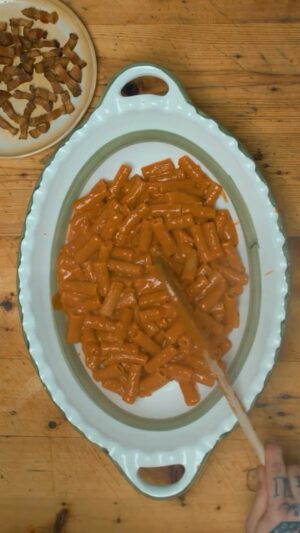 Christian Petroni Instagram - pasta zozzona this monday #food