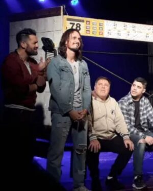 Christian Sancho Instagram - Boinas 👋por acá se sigue con la 🦒 de @sinverguenzasok con estos hermosos compañeros por toda la 🇦🇷🎭👊

1️⃣ Paseando por el Litoral 😎✨

2️⃣ Antes de salir a escena con el 🐇 🚀💪

3️⃣ En plena escena de @sinverguenzasok en la bella Entre Ríos ❤️🎭

4️⃣ Disfutando con mis compañeros de este gran Hit🙏

5️⃣ SOLD OUT ( GRACIAS a la GENTE ) ✨🫶✨

6️⃣ Así nos esperan en cada función cada vez que salimos 🙌🫶🙏 ( Nuestra Gran Invitada en Misiones @ingridgrudke ya es una Sinvergüenza ) 

7️⃣ En Reconquista no solo vimos a @gabrielbatistutaok sino que también estuvimos con su estatua ⚽️🥅

8️⃣Lindo almuerzo de Domingo en Chaco con mucho chat Gpt🤣

9️⃣ Le metimos fuerte al entrenamiento en Corrientes🏃🏻‍♂️🚀

1️⃣0️⃣ Uno de los mejores atardeceres de este año☀️
 ( Gracias por la Altísima Pic @alexis_quirogaaa ) 📸👌

 P.D: Les dejo como sigue la Gira en mi BIO 🎭❤️✨