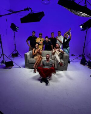 Christian Sancho Instagram - En el día nacional del actor y actriz damos por finalizado el rodaje‼️ 🎭 
Ojalá puedan disfrutarlo tanto como nosotros al hacerlo ❤️‍🔥
Ahora si, comienza la cuenta regresiva ⏰